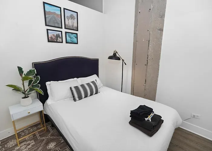 Mccormick Place Modern 2br Loft In Downtown Michigan Avenue With Optional Parking Near Soldier Field Apartment Chicago